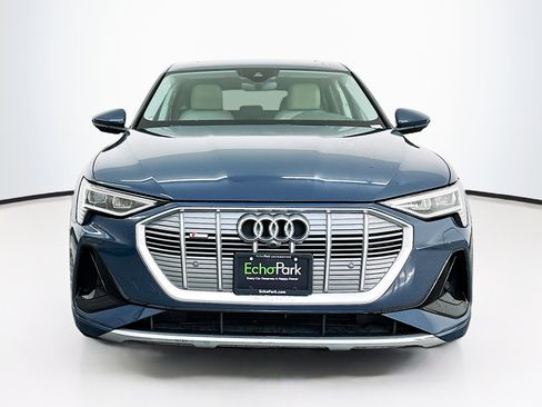 Used 2022 Audi e-tron Premium Plus w/ Premium Plus Package AWD/4WD image 2
