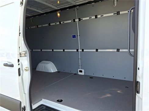 Used 2025 Mercedes-Benz Sprinter 2500 image 10