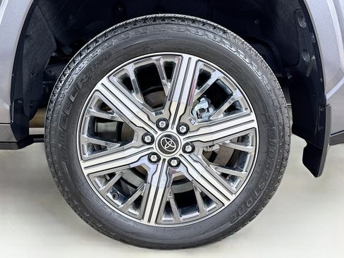 Used 2024 Toyota Sequoia Capstone AWD/4WD image 34
