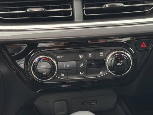 Used 2025 Chevrolet Trax ACTIV w/ Sunroof Package FWD image 16