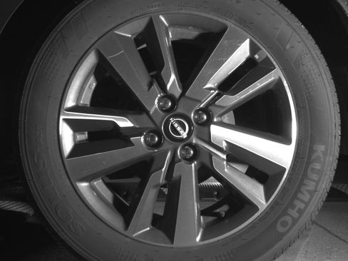 Used 2025 Nissan Versa SV FWD image 14