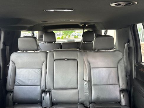 Used 2022 Chevrolet Suburban LT AWD/4WD image 6