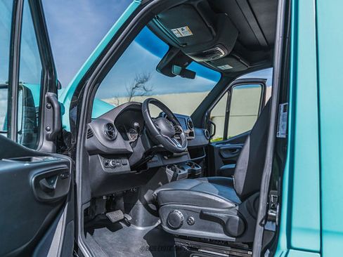 Used 2024 Mercedes-Benz Sprinter 2500 image 29