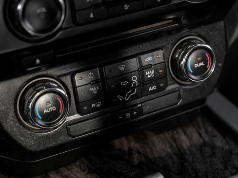 Used 2017 Ford F250 Lariat w/ FX4 Off-Road Package image 32