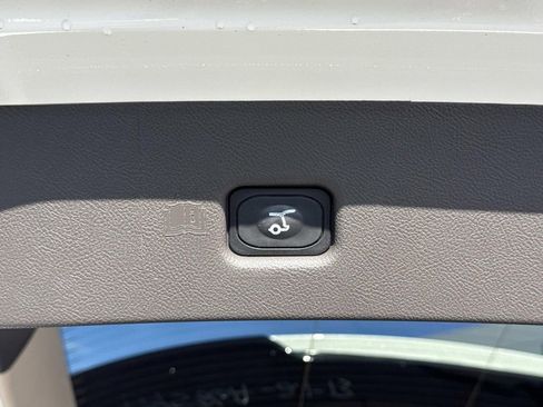 Used 2021 Lincoln Nautilus Reserve w/ Equipment Group 201A image 12