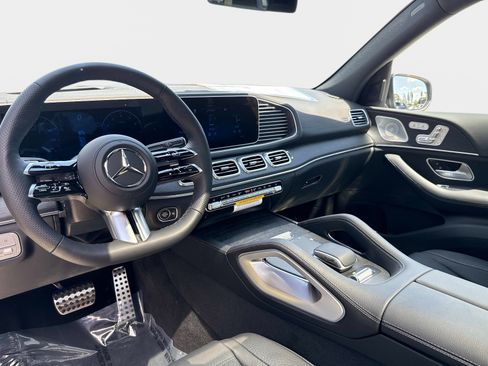 New 2026 Mercedes-Benz GLS 580 4MATIC image 17