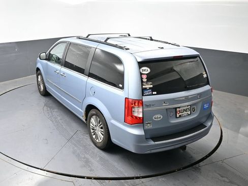 Used 2013 Chrysler Town & Country Touring-L w/ Driver Convenience Group FWD image 20