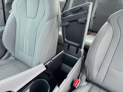 New 2026 Hyundai Elantra Hybrid FWD image 18