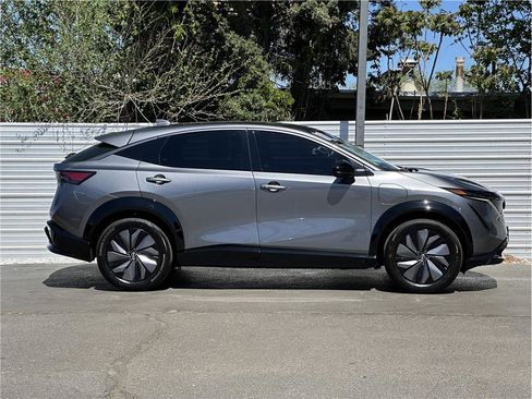 Used 2024 Nissan Ariya AWD image 9
