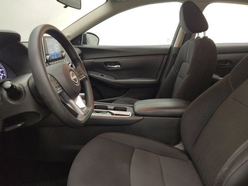 Used 2024 Nissan Sentra SV FWD image 17