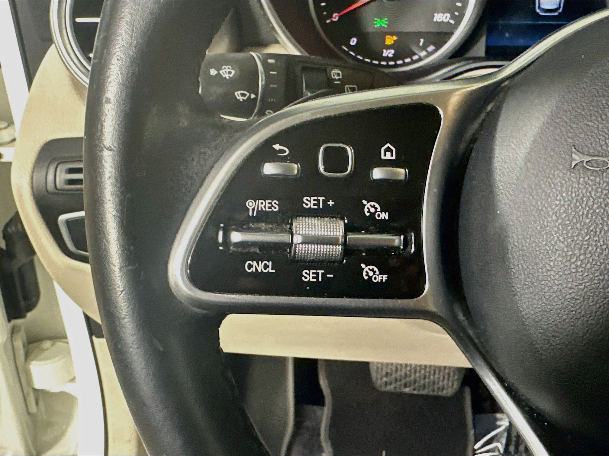 Used 2021 Mercedes-Benz GLC 300 4MATIC image 16