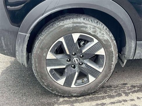 Used 2025 Nissan Kicks SV w/ Illumination Package image 12