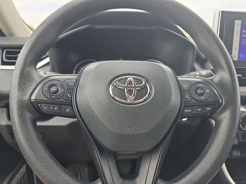 Used 2025 Toyota RAV4 XLE image 27