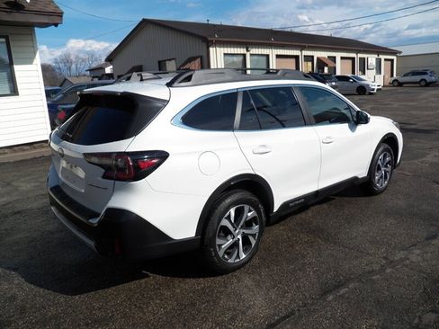 Used 2022 Subaru Outback Limited image 3