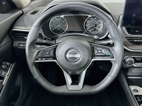 Used 2023 Nissan Altima 2.5 SV w/ SV Premium Package FWD image 17