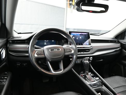 Used 2022 Jeep Compass Trailhawk w/ Trailhawk Elite Group image 17