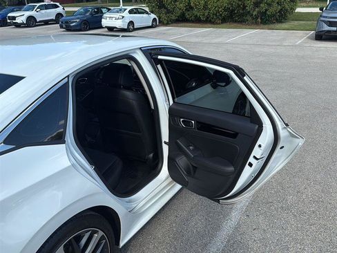 Used 2024 Honda Civic Touring image 18