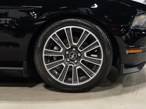 Used 2010 Ford Mustang GT image 9