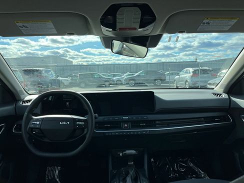 Used 2025 Kia K4 LXS image 32