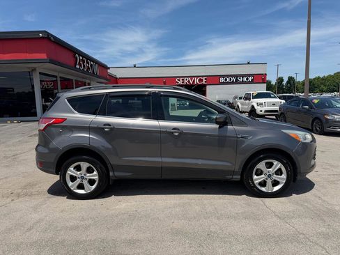 Used 2013 Ford Escape SE FWD image 2