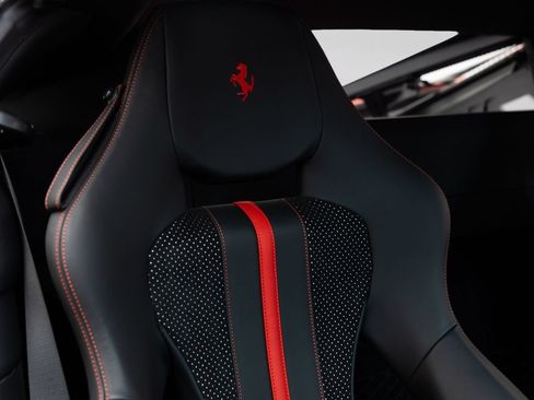 Used 2021 Ferrari F8 Tributo RWD image 18