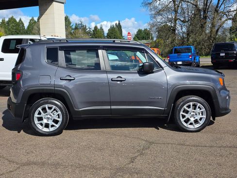 Used 2022 Jeep Renegade Sport w/ Sport Appearance Group AWD/4WD image 28