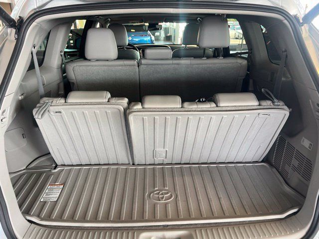 Used 2017 Toyota Highlander Limited AWD/4WD image 23