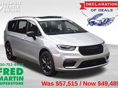 New 2026 Chrysler Pacifica Limited w/ S Appearance Package