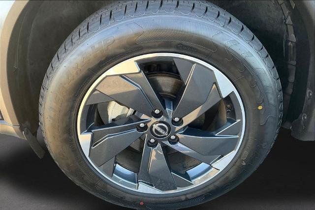 Used 2025 Nissan Rogue SV FWD image 34