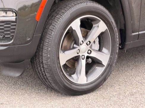 Used 2023 Jeep Grand Cherokee Limited w/ Luxury Tech Group II image 25