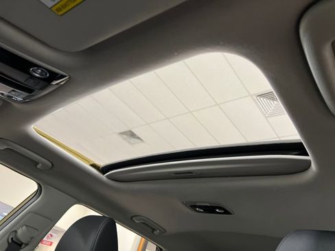 Used 2024 Kia Seltos SX w/ SX Sunroof Package AWD/4WD image 21