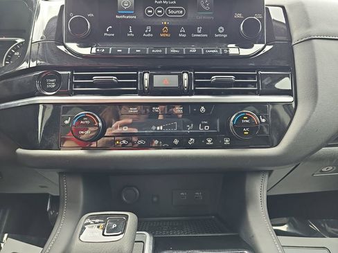 Used 2025 Nissan Pathfinder SL w/ SL Premium Package AWD/4WD image 30
