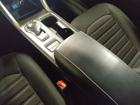 Used 2020 Ford Fusion SE image 26