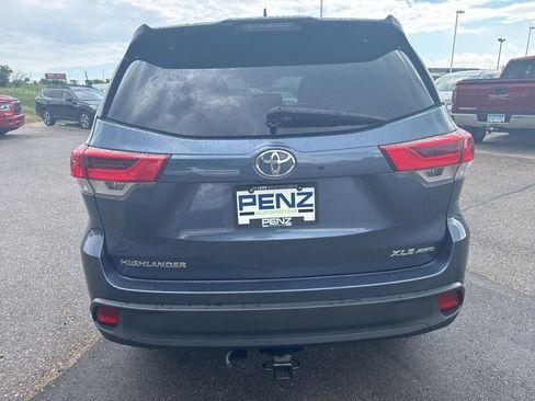 Used 2017 Toyota Highlander XLE AWD/4WD image 6