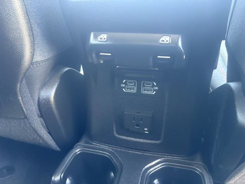 Used 2025 Jeep Wrangler Unlimited Rubicon w/ Convenience Group AWD/4WD image 27