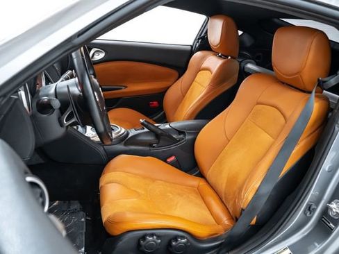 Used 2014 Nissan 370Z Touring w/ Sport Package image 17