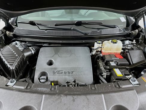 Used 2023 Chevrolet Traverse LT FWD image 34