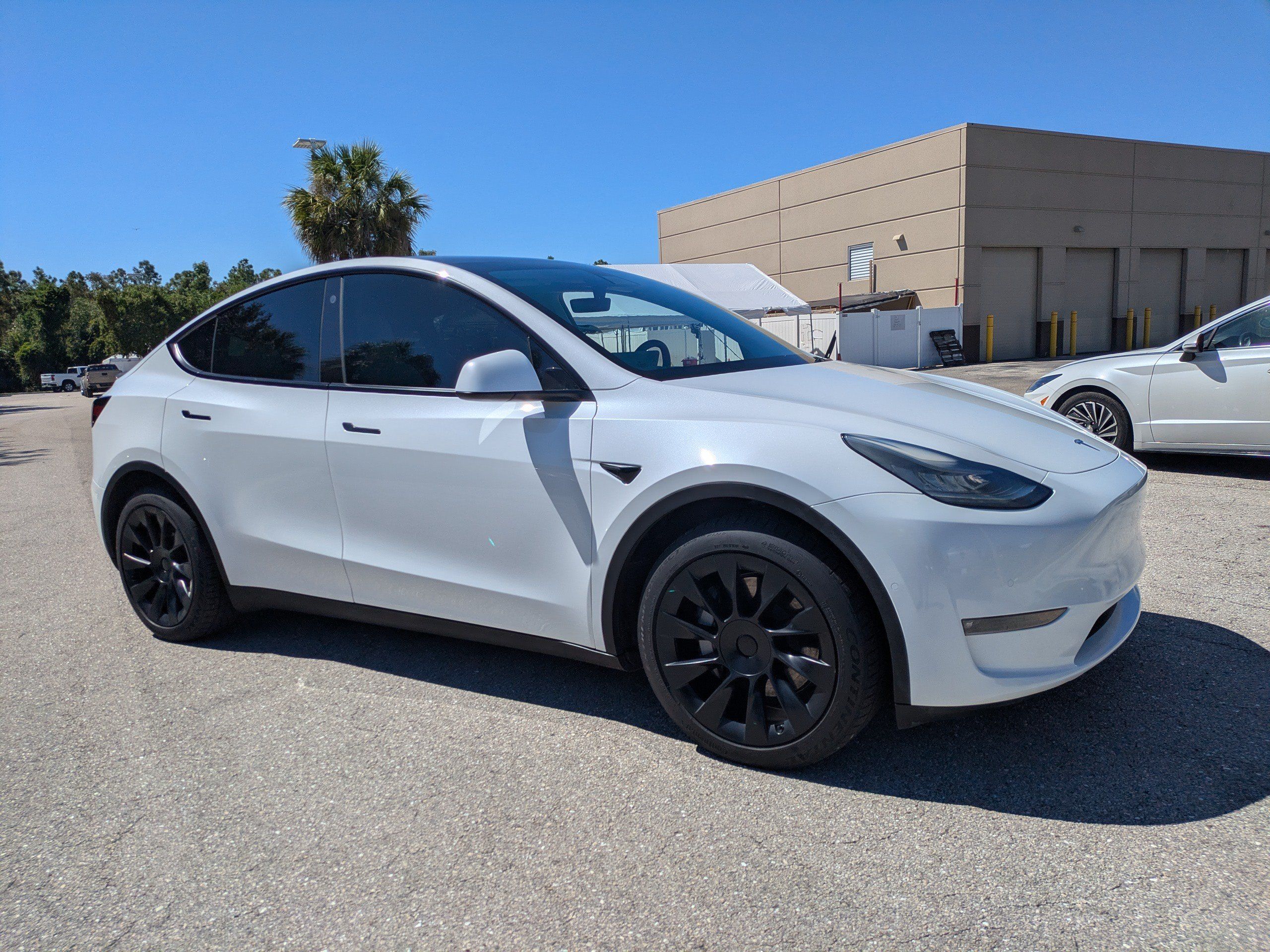 Used 2021 Tesla Model Y Long Range AWD/4WD image 2