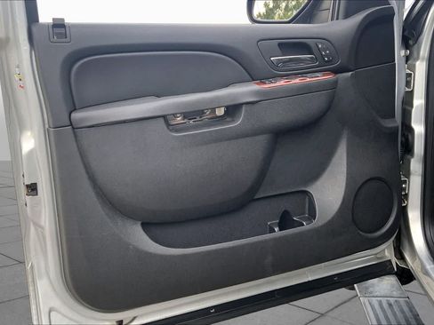 Used 2012 Chevrolet Tahoe LTZ RWD image 21