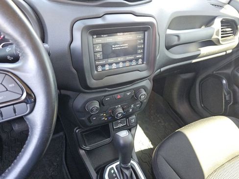 Used 2018 Jeep Renegade Altitude FWD image 32