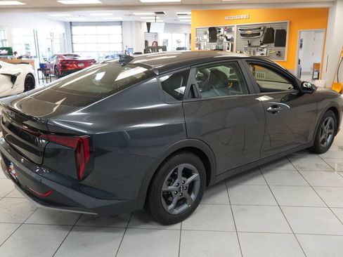 Used 2025 Kia K4 FWD image 12