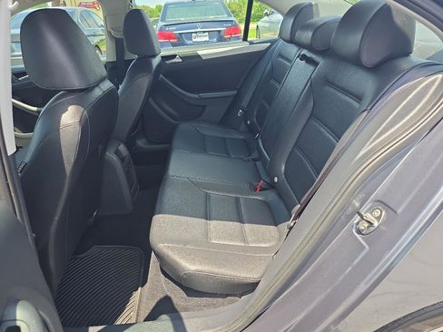 Used 2014 Volkswagen Jetta SE FWD image 12