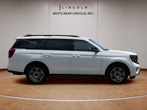 Used 2025 Ford Expedition Active AWD/4WD image 4