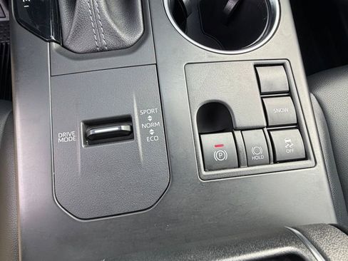 Used 2023 Toyota Highlander XLE image 29