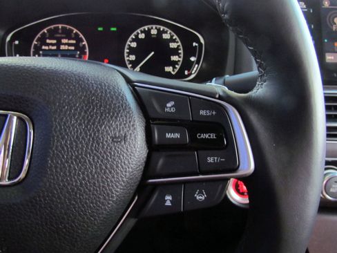 Used 2018 Honda Accord Touring image 26