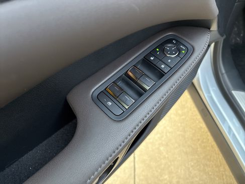 Used 2025 Lexus RX 350 w/ Convenience Package image 15