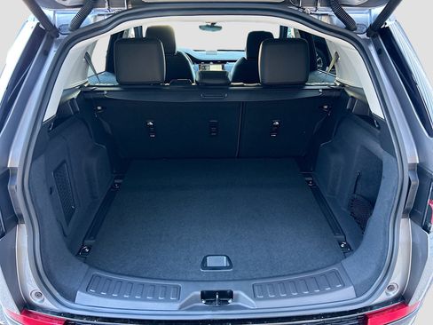 Used 2025 Land Rover Discovery Sport S image 8