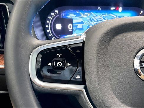 Used 2025 Volvo XC60 B5 Plus w/ Climate Package AWD/4WD image 12