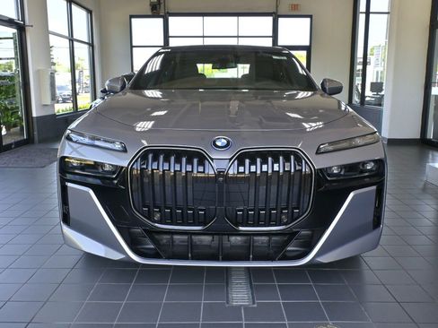 New 2026 BMW 750e xDrive w/ Executive Package image 7