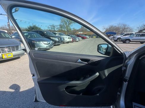 Used 2011 Volkswagen Jetta SE image 13